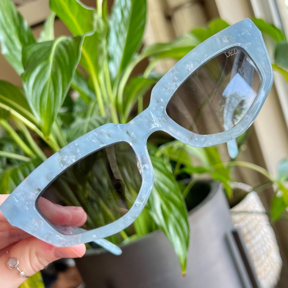 Dezi “On Read” Sunnies/ Desi Perkins Sunglasses/ Dezi Sunglasses